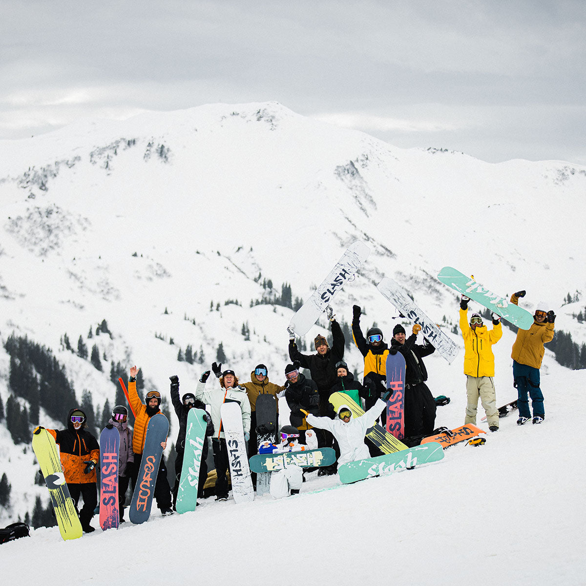 Slash by GiGi - Vertical Snowboard - ApARTment